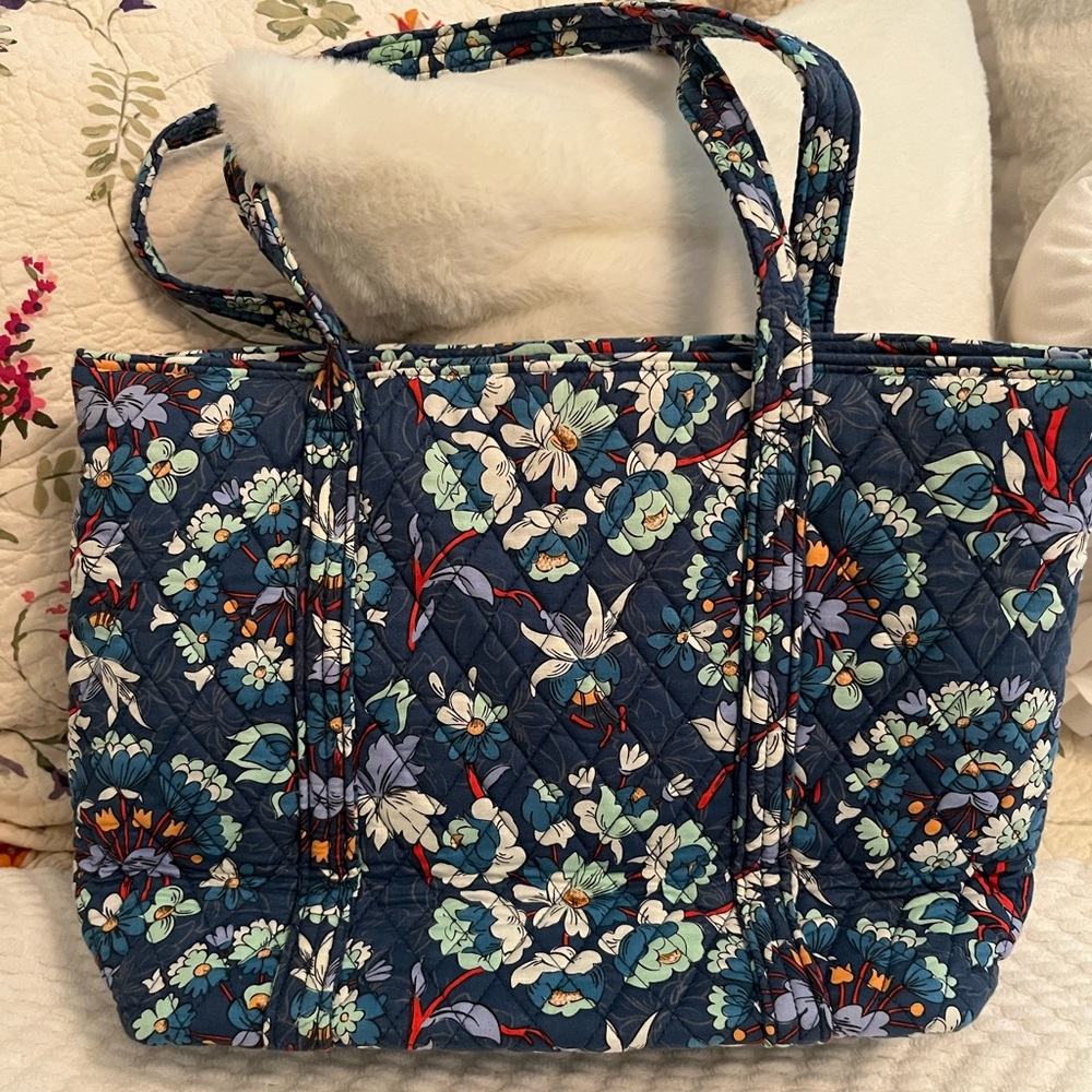Vera Bradley Shoulder  Quilted Tote Bag - Floral Bursts Pattern